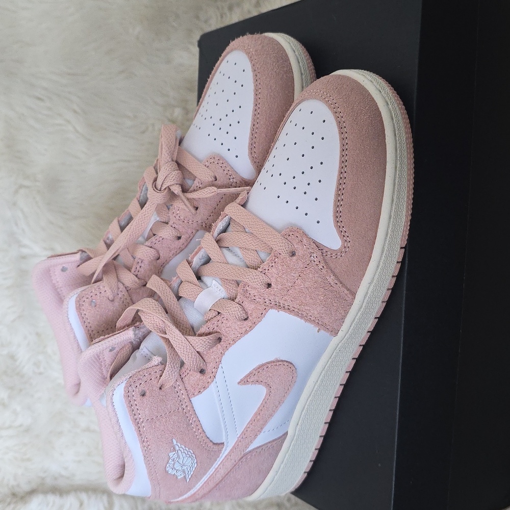 Nike Air Jordan 1 Mid Women's Legend Pink White Sneakers 7Y 8.5W NIB
